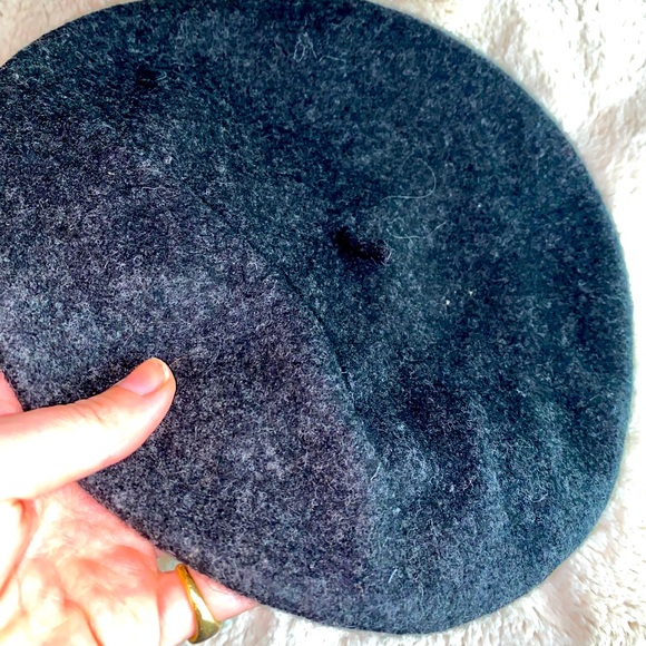 Fashion Nova David &Young Women’s Black Felt Beret - Picture 4 of 6